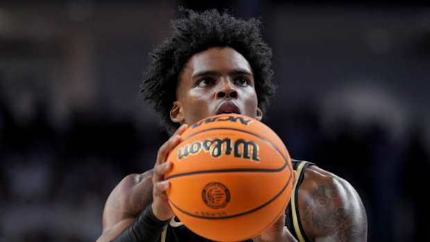 Jan 27, 2024; Cincinnati, Ohio, USA; UCF Knights guard Jaylin Sellers (24) attempts a free throw against the Cincinnati Bearcats in the second half at Fifth Third Arena. Mandatory Credit: Aaron Doster-USA TODAY Sports